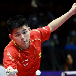 他的缺席对 他的缺席对