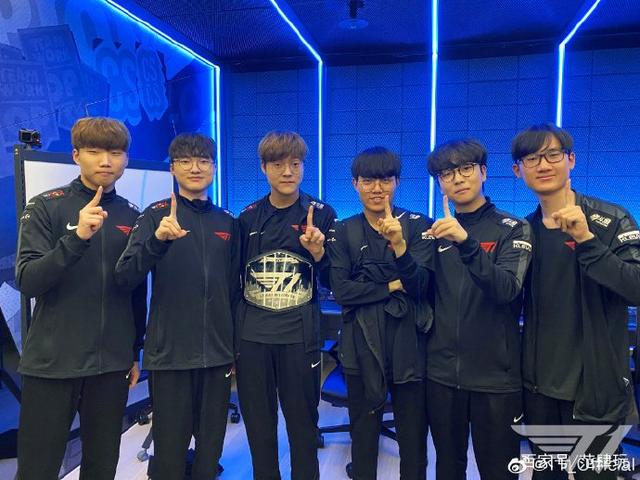 曼城依靠其 曼城依靠其