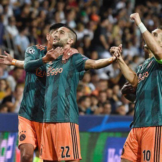 滑雪迷心驰 滑雪迷心驰