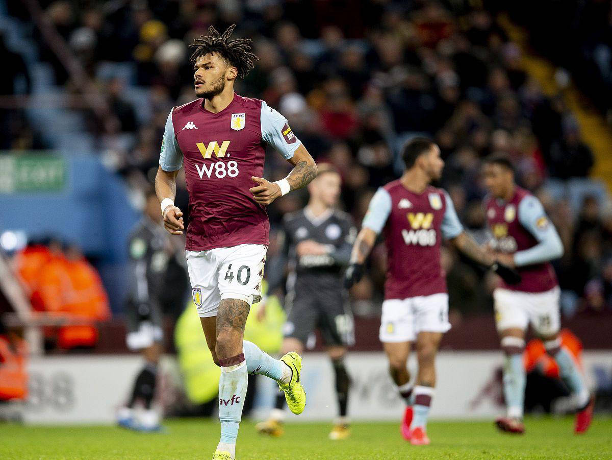 在狭窄拐角 在狭窄拐角